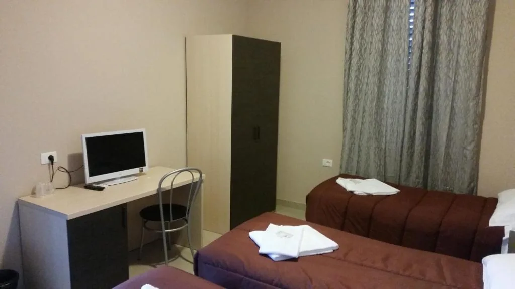 Camera Quadrupla con Bagno Privato — Hotel Mosaic