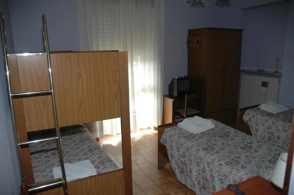 Quadruple Room with Private Bathroom — Hotel Valentino
