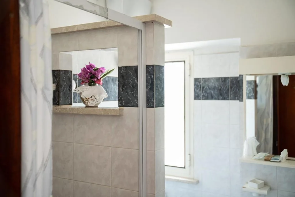 Camera Quadrupla con Bagno Privato — Hotel Vittoria