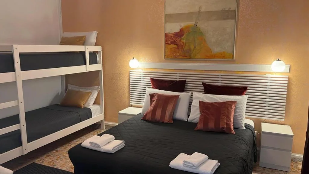 Camera Quadrupla con Bagno Privato — IN ROMA LIFE
