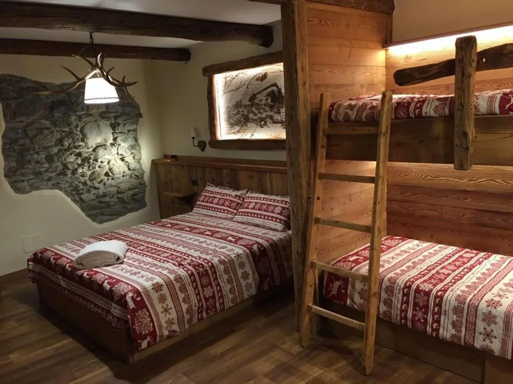 Camera Quadrupla con Bagno Privato — Le Petit Fenestrelle Albergo Diffuso