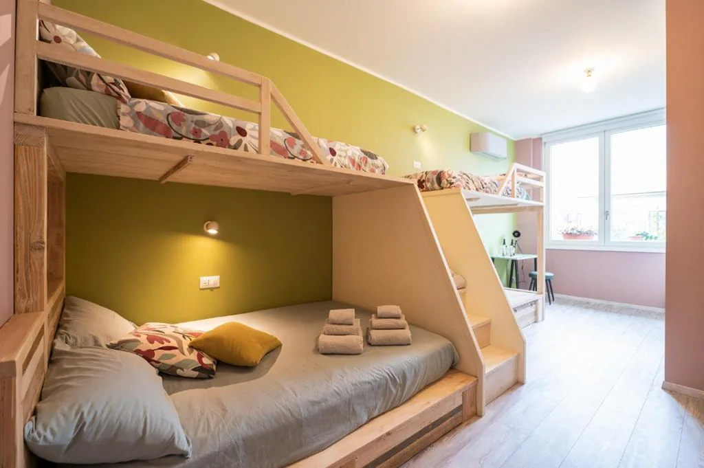 Camera Quadrupla con Bagno Privato — Magazzini Sasso Guest House