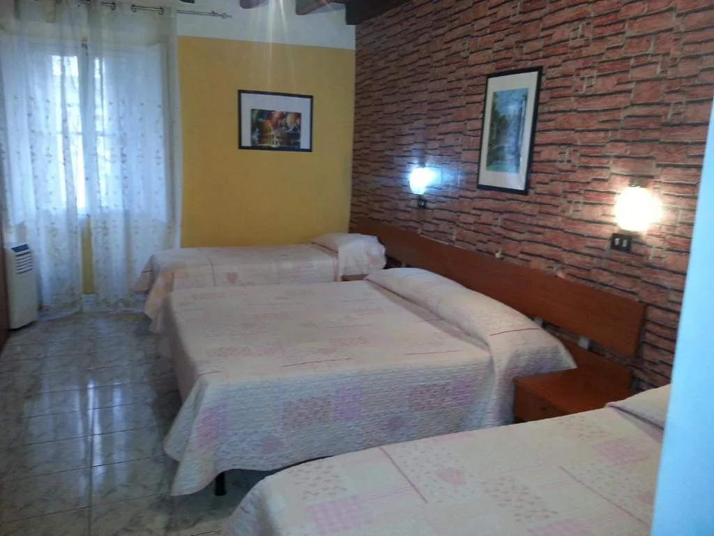 Camera Quadrupla con Bagno — Roxena house