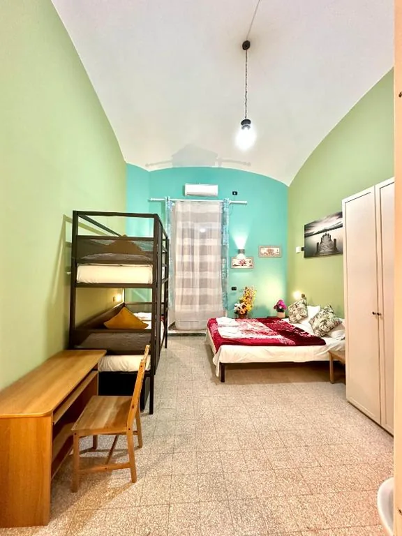 Camera Quadrupla con Balcone — B&B Termini Colosseo Suite