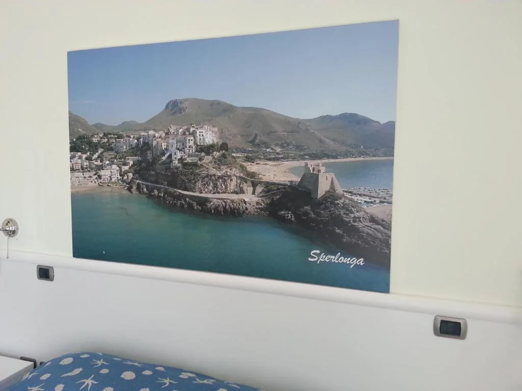 Camera Quadrupla con Balcone e Vista Mare — Hotel Tirreno Formia