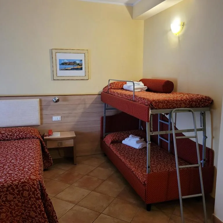 Camera Quadrupla con Balcone — Hotel Eden Sul Lago