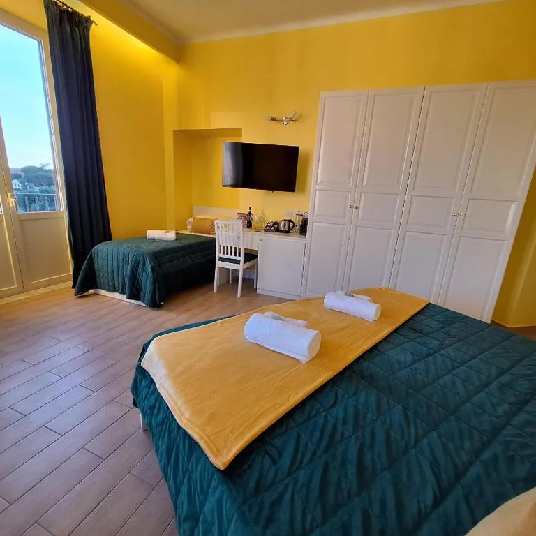 Quadruple Room with Balcony — Residenze Serventi Longhi