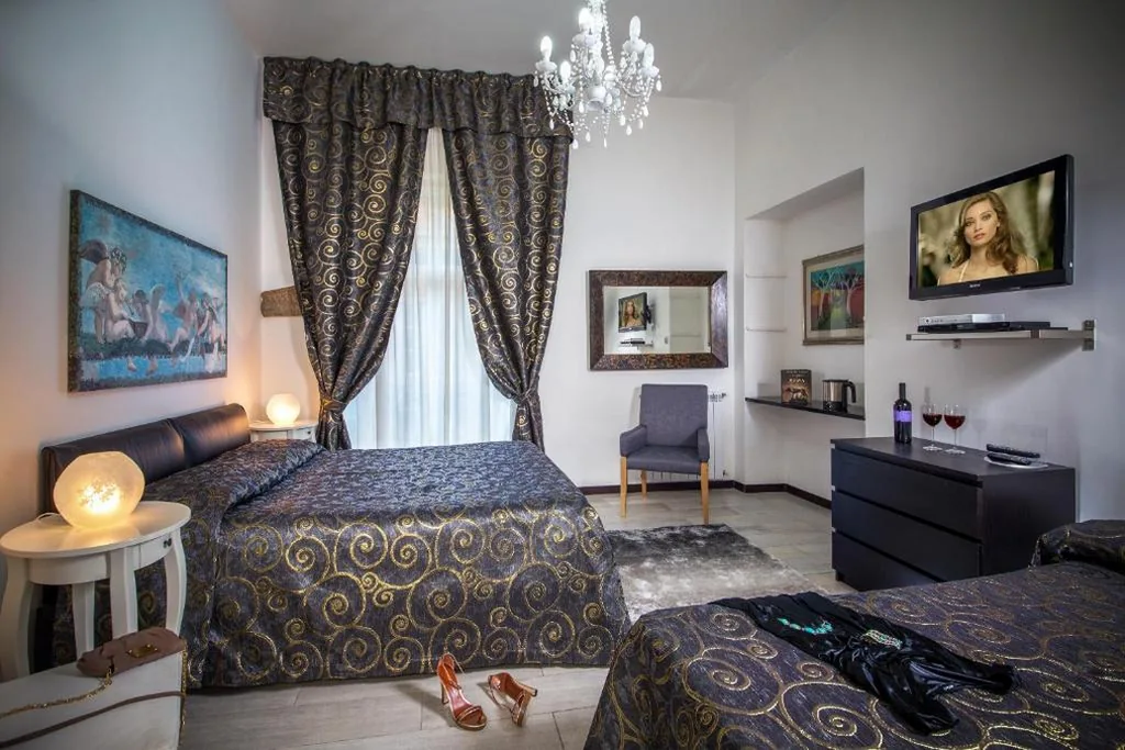 Quadruple Room with Balcony — Roma Central Guest House