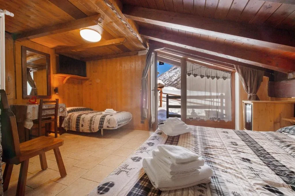 Quadruple Room with Shower — Arthemisia – Rhêmes-Notre-Dame