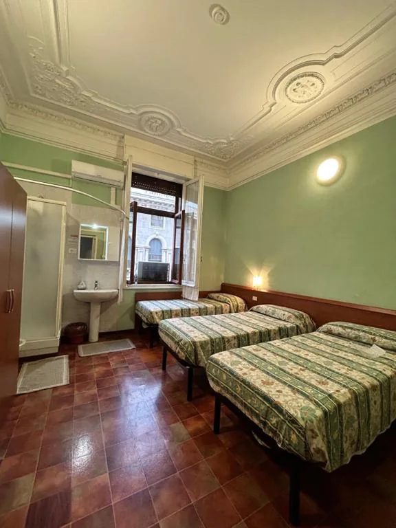 Camera Quadrupla con Doccia — Hotel Barone