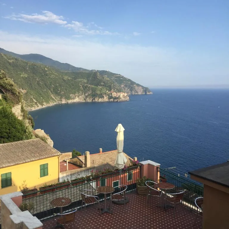 Camera Quadrupla con Terrazza e Vista Mare Frontale — Affittacamere Il Timone