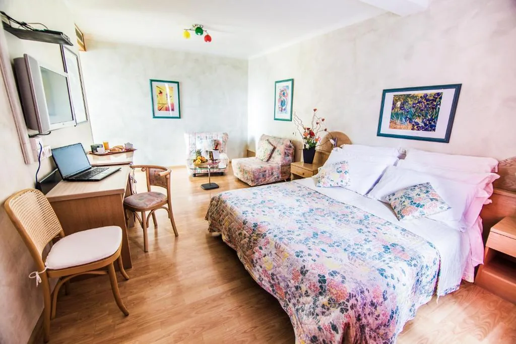 Quadruple Room with Terrace — Hotel Centro
