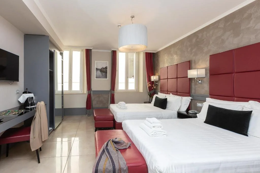 Quadruple Room with Bathtub — Hotel Castellino Roma