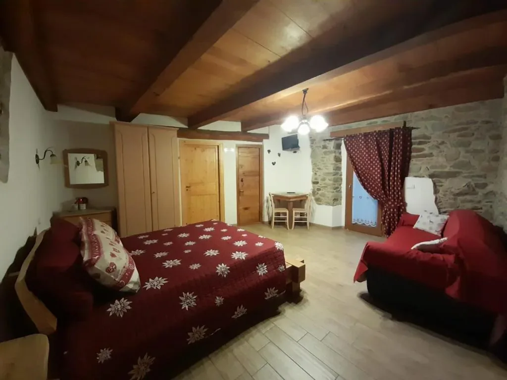Garden View Quadruple Room — Bed & Breakfast La Crotta