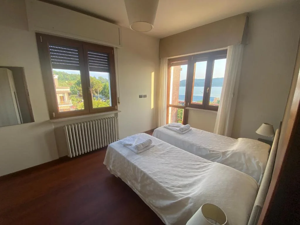Quadruple Room with Lake View — hotel lido