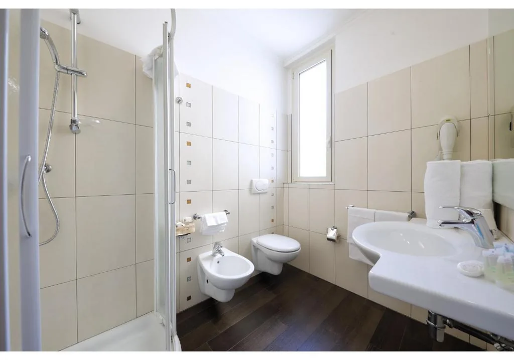 Camera Quadrupla con Vista Lago — Hotel Residence Zust