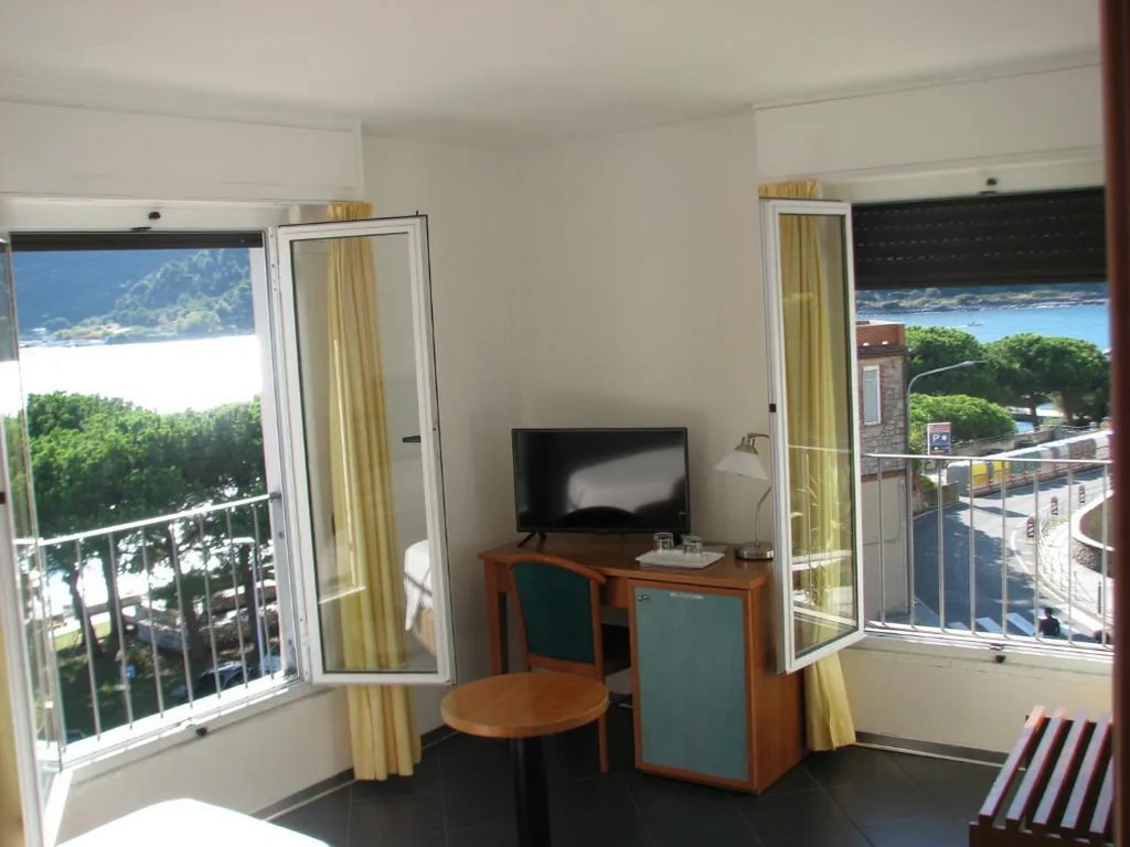 Camera Quadrupla con Vista Mare (2 Adulti + 2 Bambini) — Hotel Belvedere
