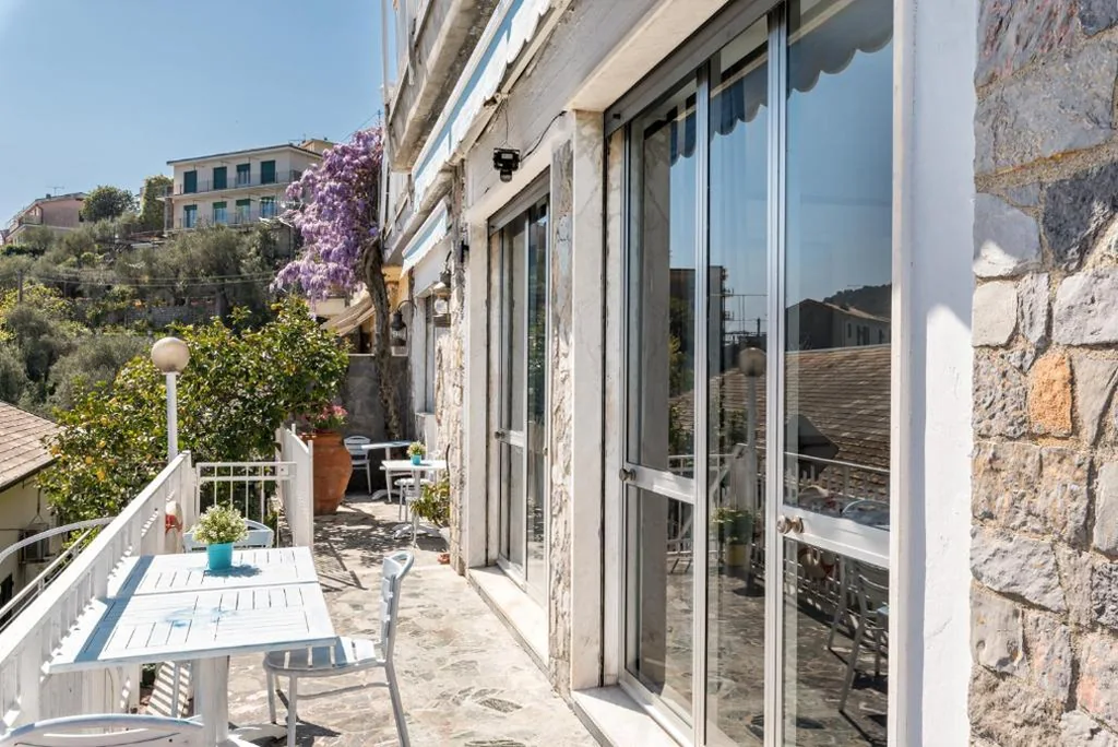 Quadruple Room with Sea View — Affittacamere la Tortuga