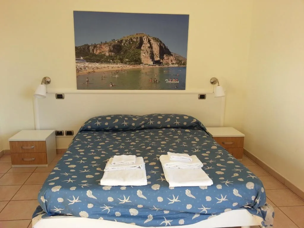 Camera Quadrupla con Vista Mare — Hotel Tirreno Formia