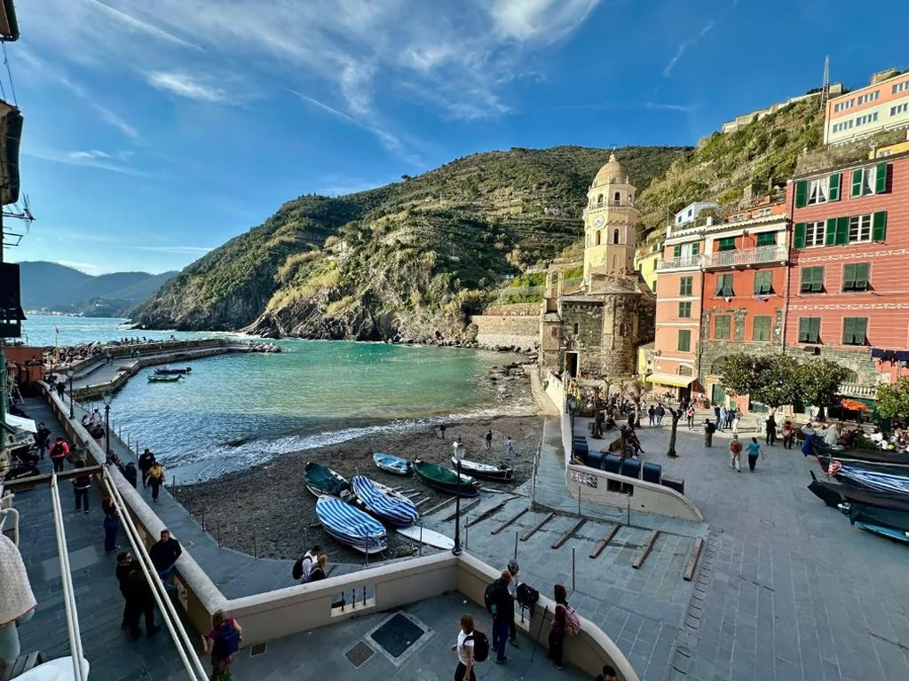 Quadruple Room with Sea View — The Vernazza Main Plaza – Rooms & Suites