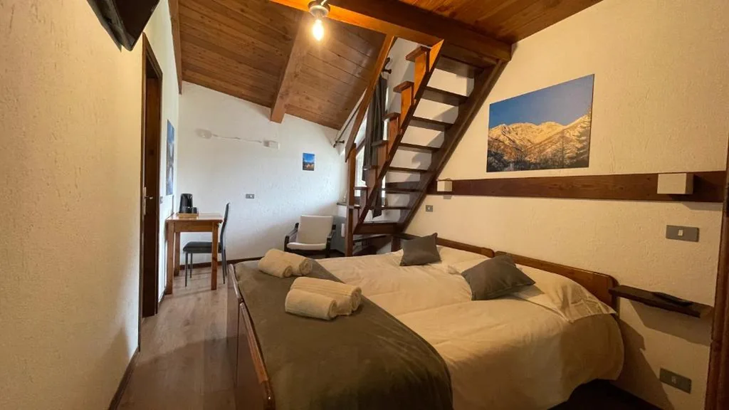 Camera Quadrupla con Vista Montagna — Chalet Bellevue
