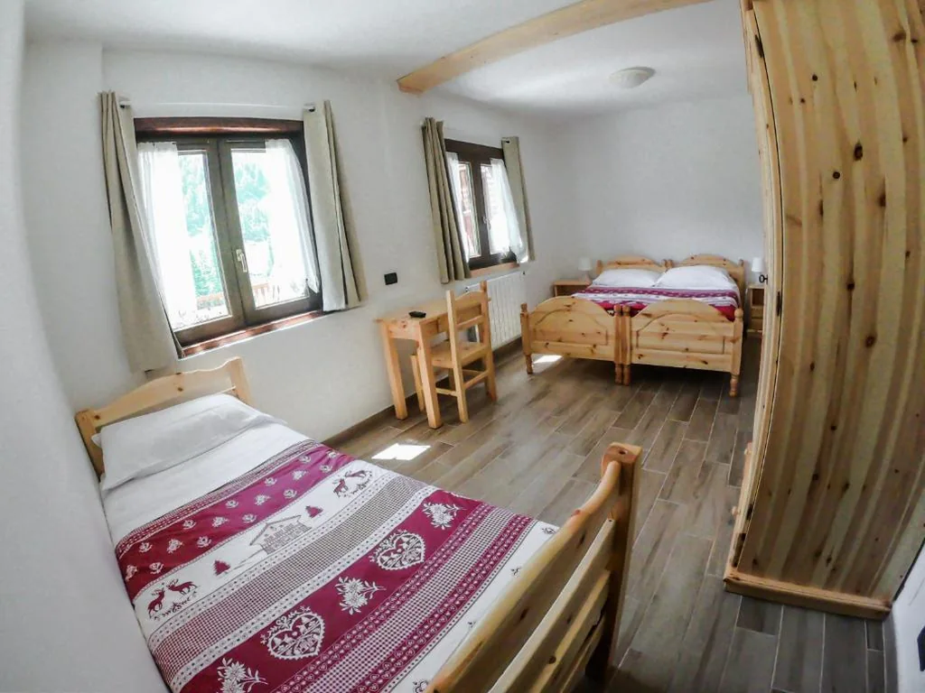 Camera Quadrupla con Vista Montagna — Hotel Al Foiron