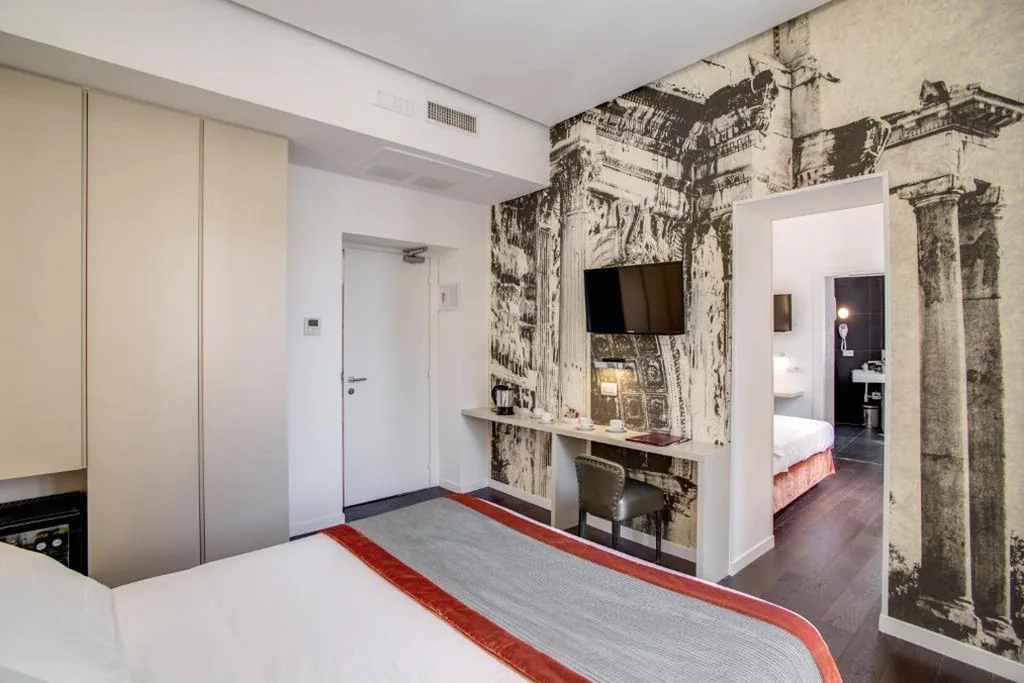 Quadruple Room with Pantheon View — Albergo Abruzzi