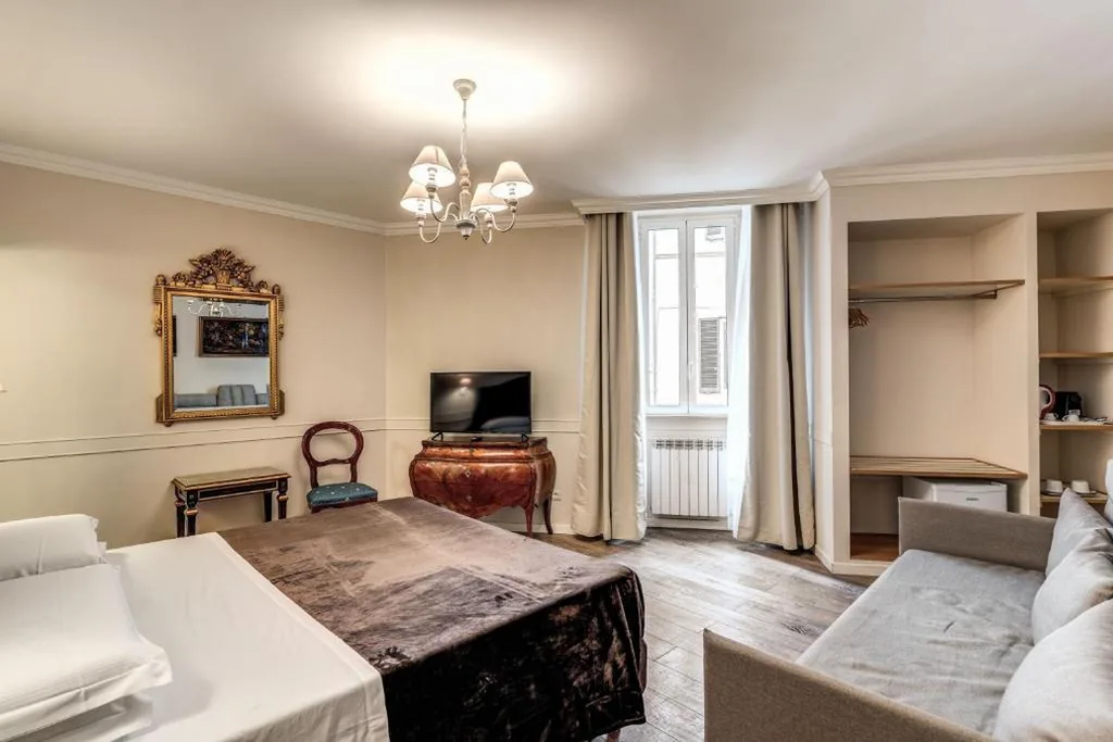 Camera Quadrupla Deluxe — Aurelius Ponte Sant’Angelo Rooms – Self Check-in