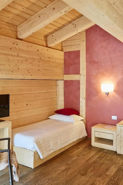 Camera Quadrupla Deluxe — Chalet Morel 1586 Hotel & Spa