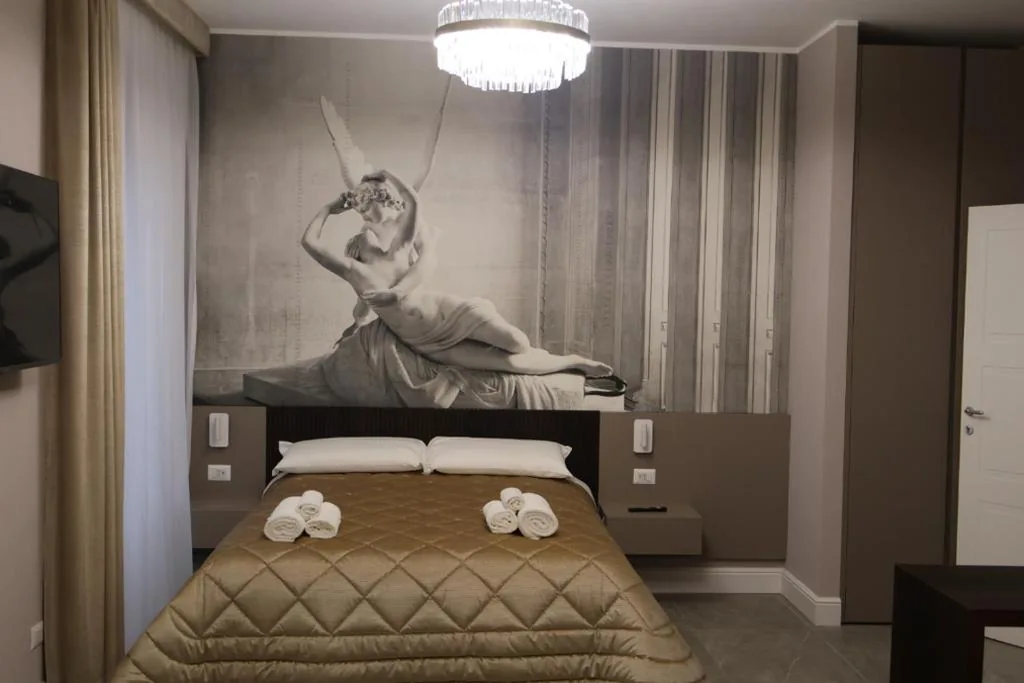 Camera Quadrupla Deluxe — COLOSS IMPERIAL SUITE Guest House