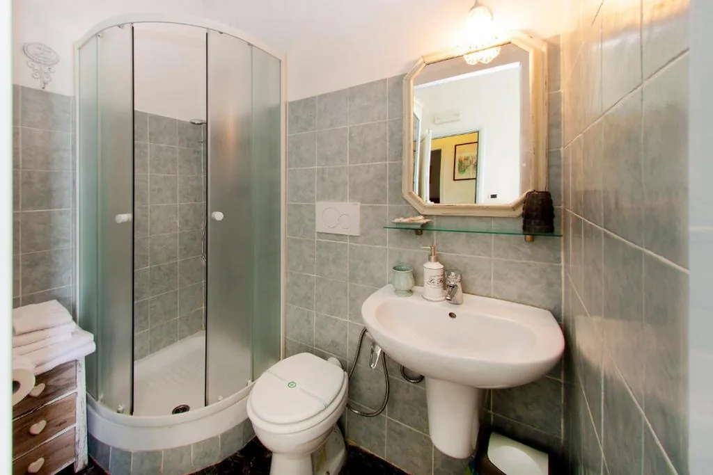 Deluxe Quadruple Room with Balcony and Sea View — Il Ponentino