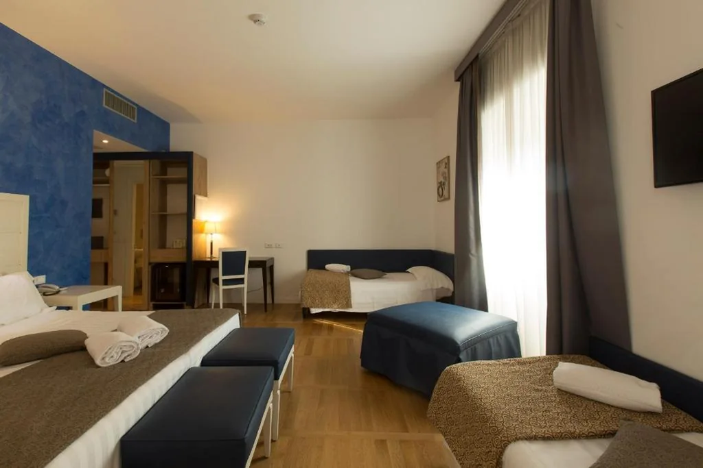Deluxe Quadruple Room — Floris Hotel