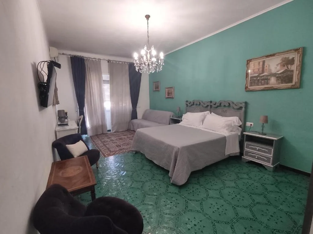 Deluxe Quadruple Room — Gregory Place