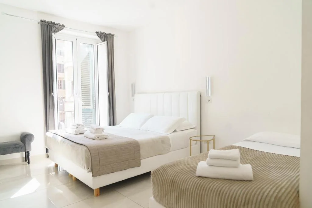 Camera Quadrupla Deluxe — Piazza Venezia Grand Suite