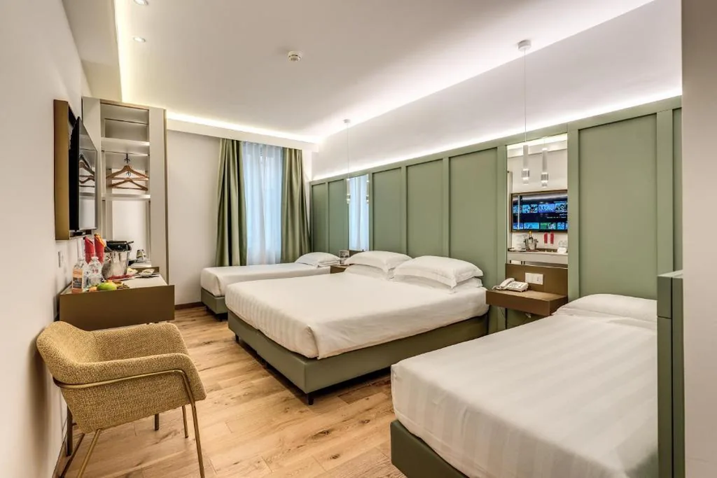 Camera Quadrupla Deluxe — Relais Trevi 95 Boutique Hotel