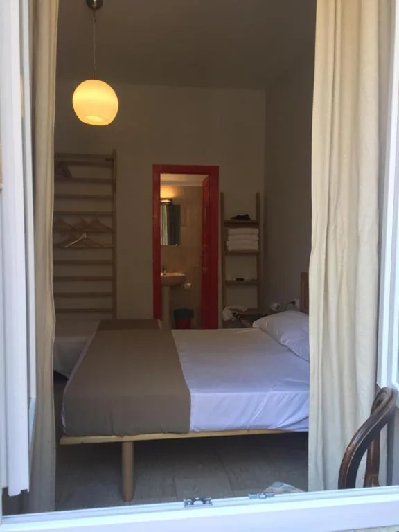 Deluxe Quadruple Room — Roma Art Rooms
