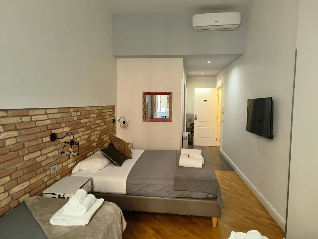 Deluxe Quadruple Room — Trevi Contemporary Suite
