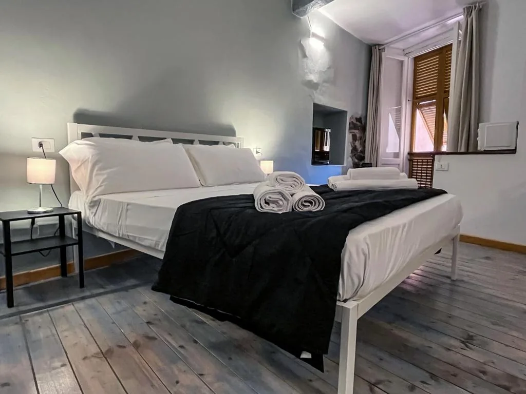 Camera Quadrupla Economy — Vernazza Old Town Suites