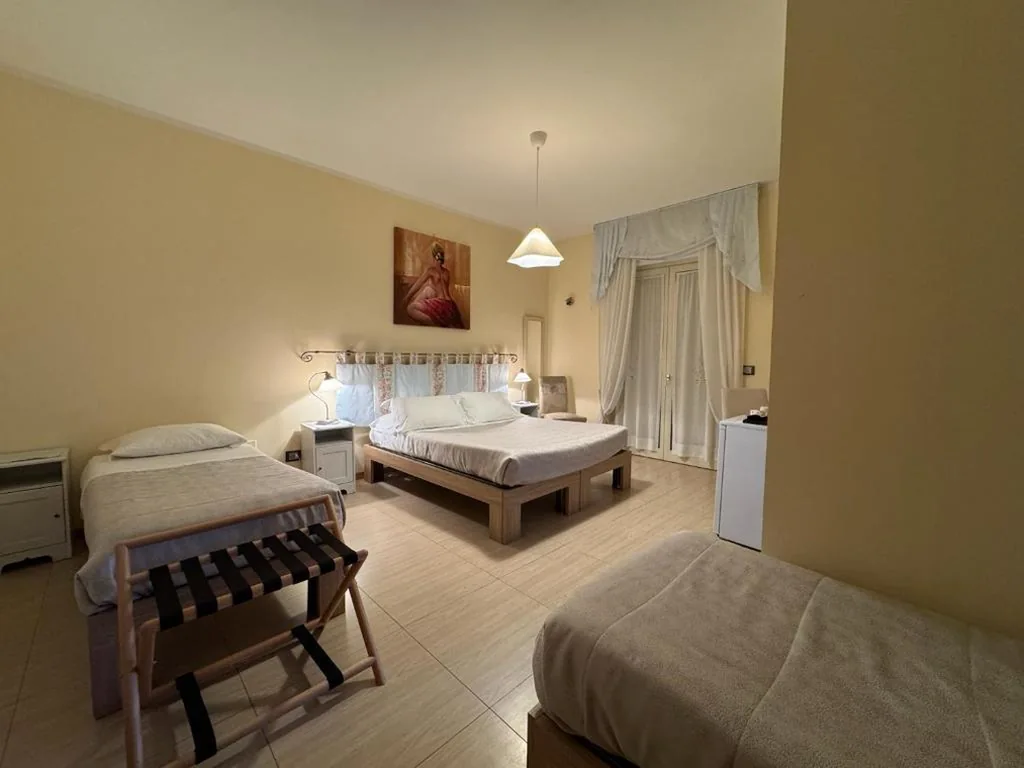 Camera Quadrupla — Eremes Rooms & Apartments