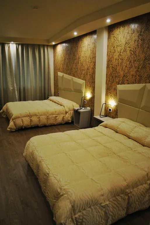Quadruple Room — Hostellerie Du Cheval Blanc
