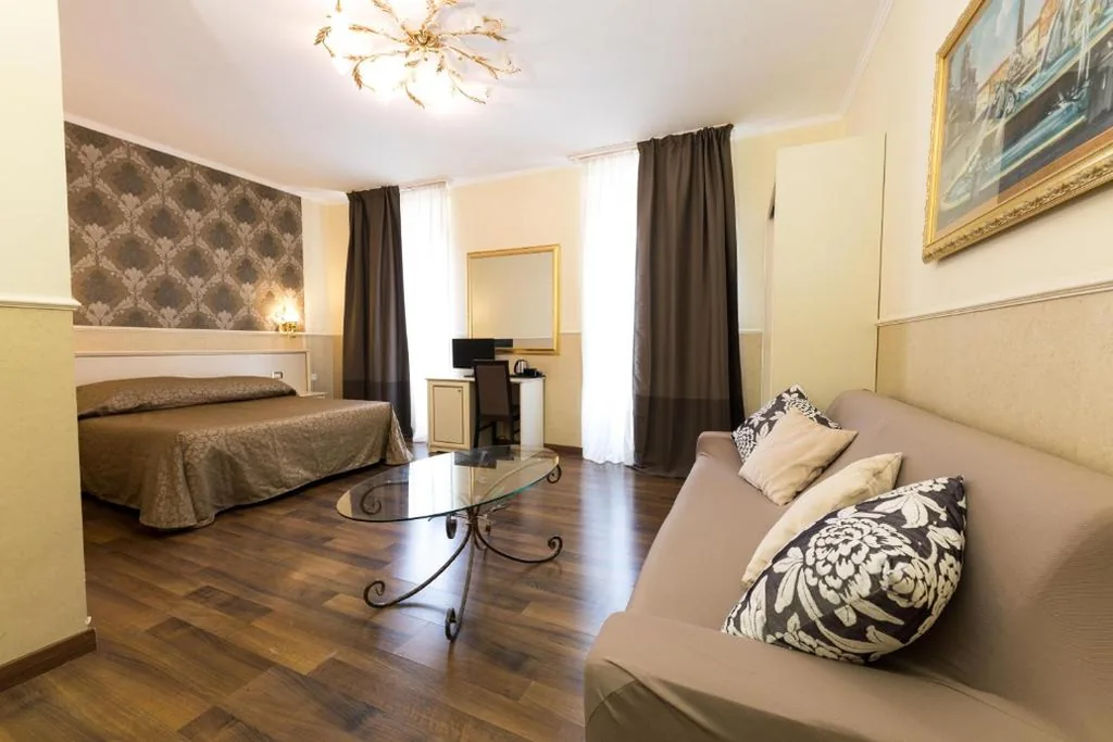 Quadruple Room — Hotel Anfiteatro Flavio