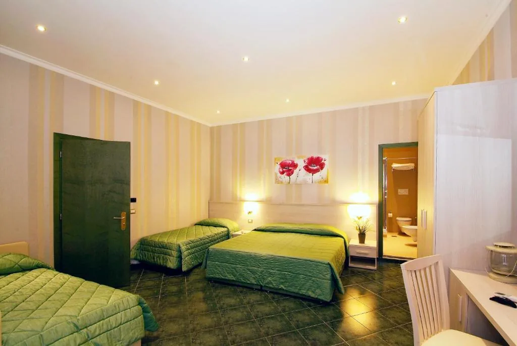 Quadruple Room — Hotel Argentina