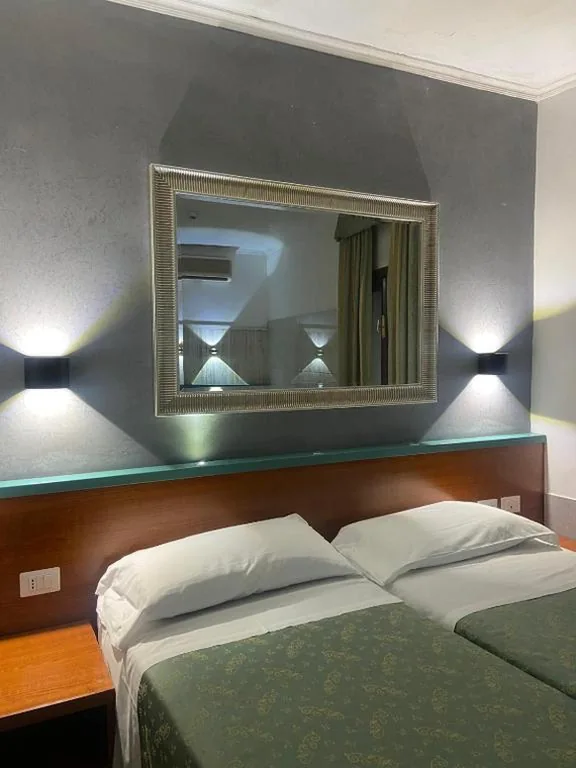 Camera Quadrupla — Hotel Center 2