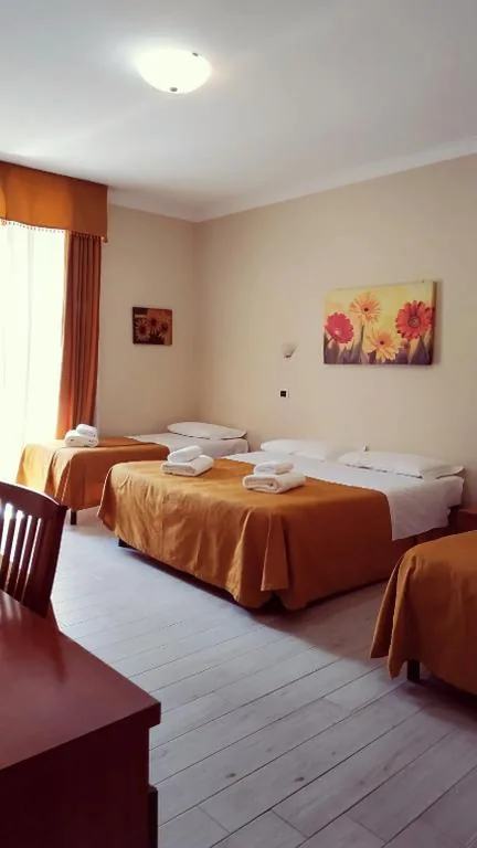 Quadruple Room — Hotel Everest