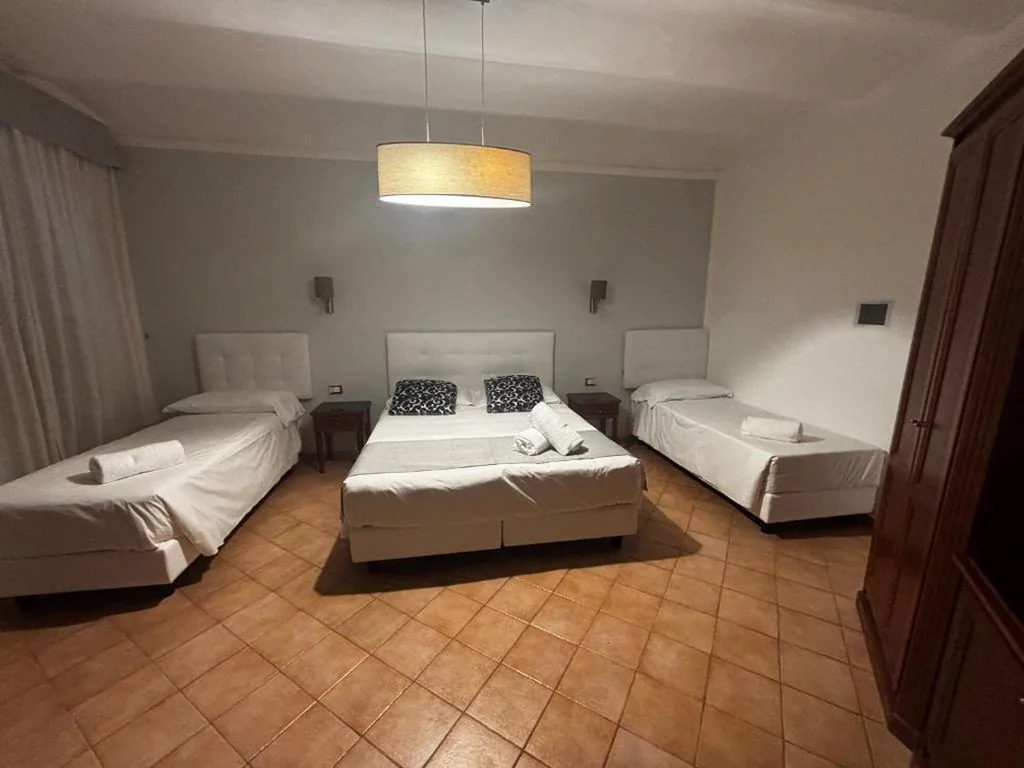 Quadruple Room — Hotel Gabriella