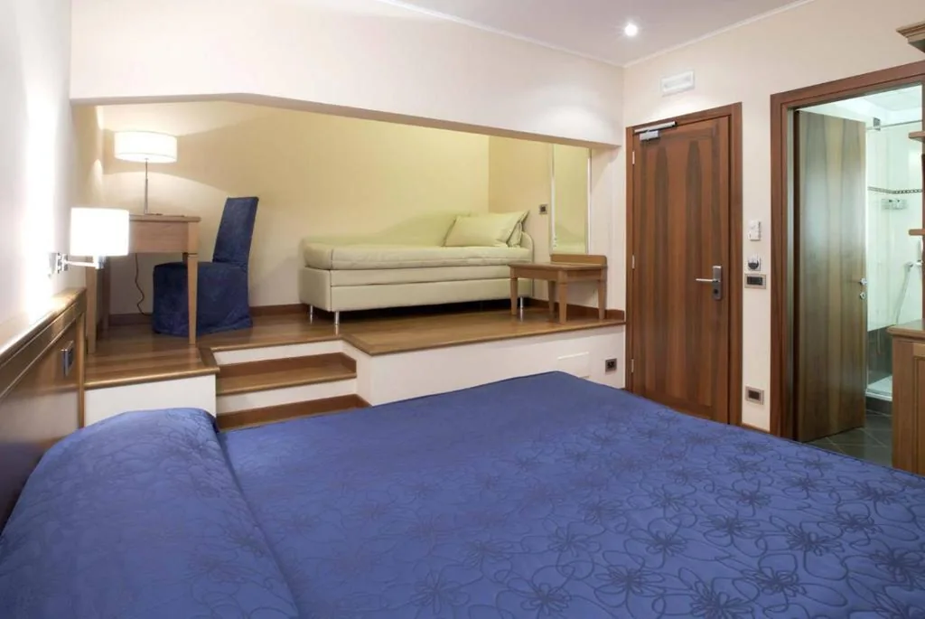 Quadruple Room — Hotel Iris