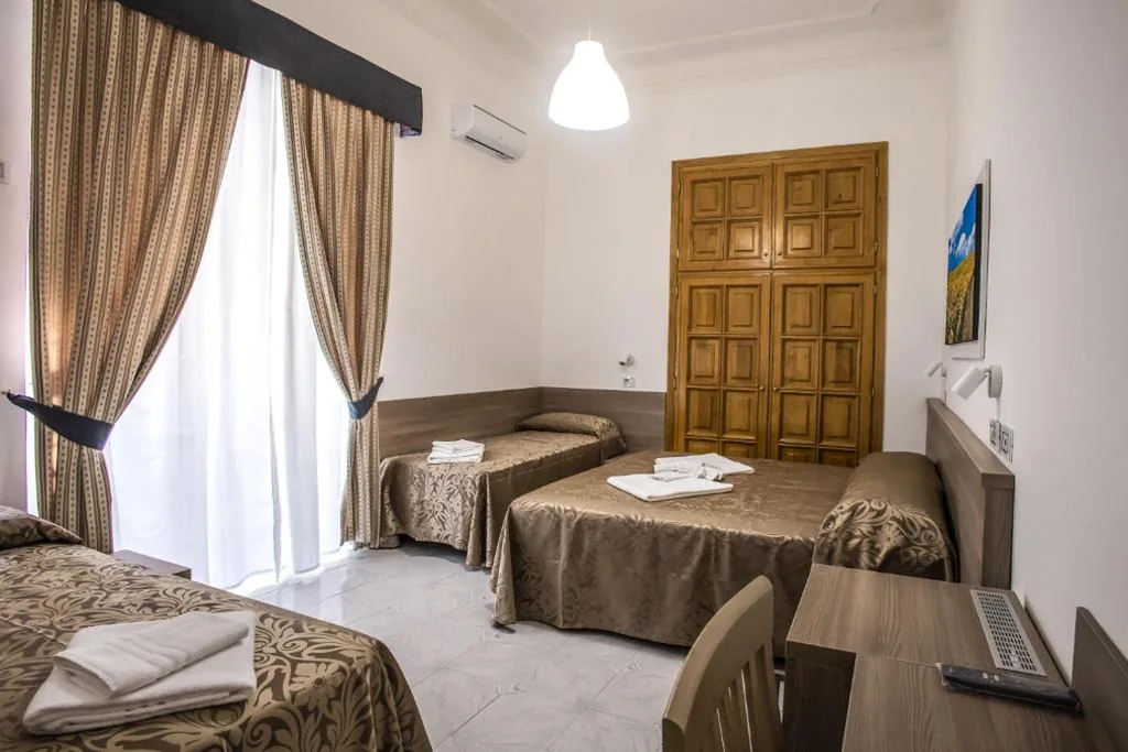 Quadruple Room — Hotel Orbis