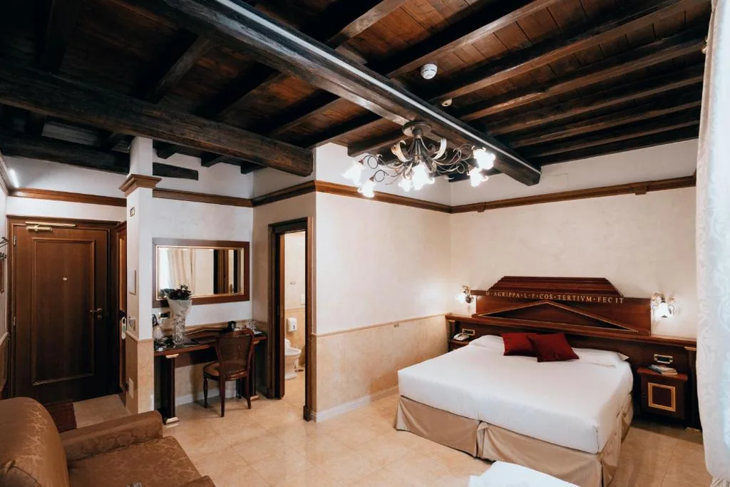 Quadruple Room — Hotel Pantheon