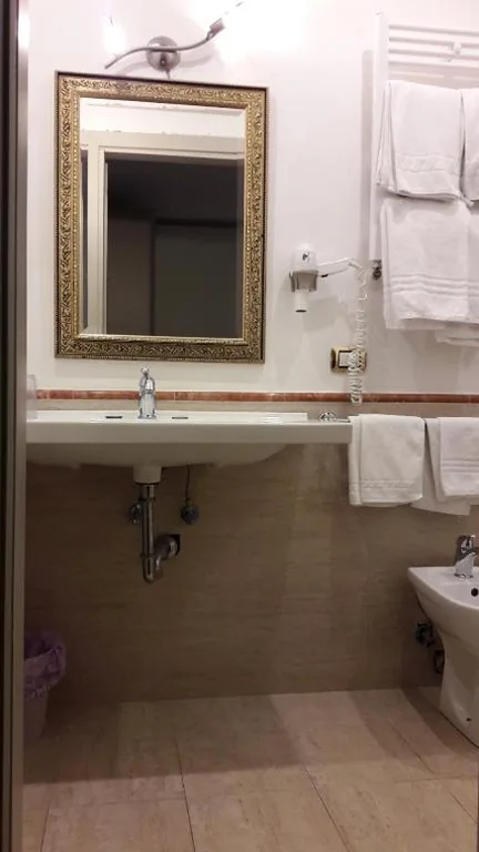 Quadruple Room — Hotel Quadrifoglio by Mancini