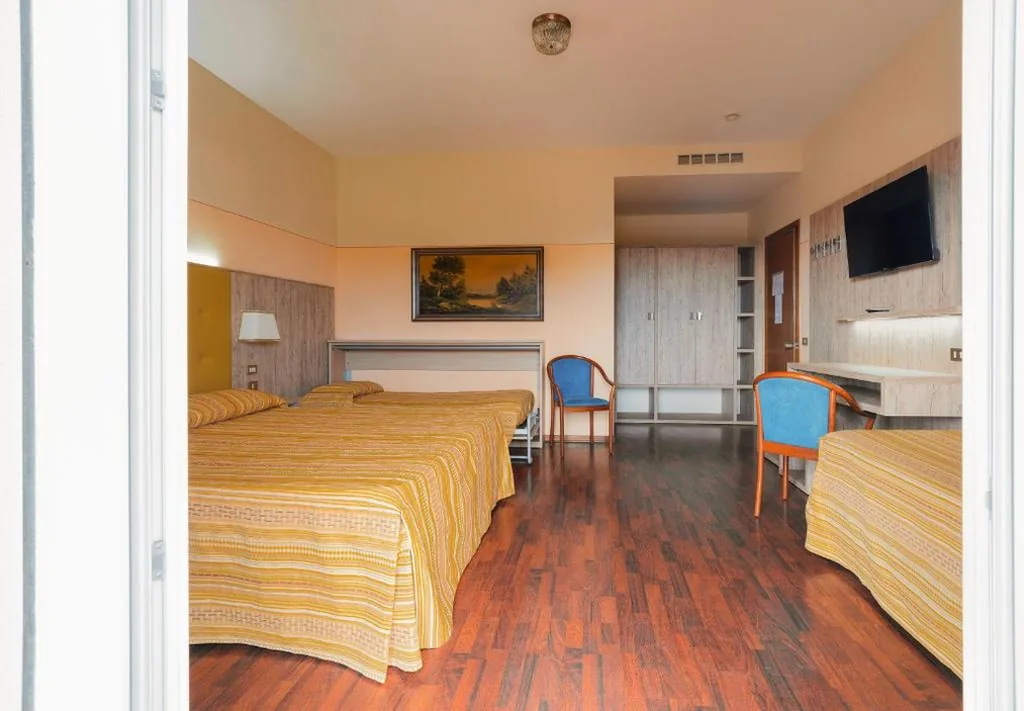 Camera Quadrupla — Hotel Tirreno